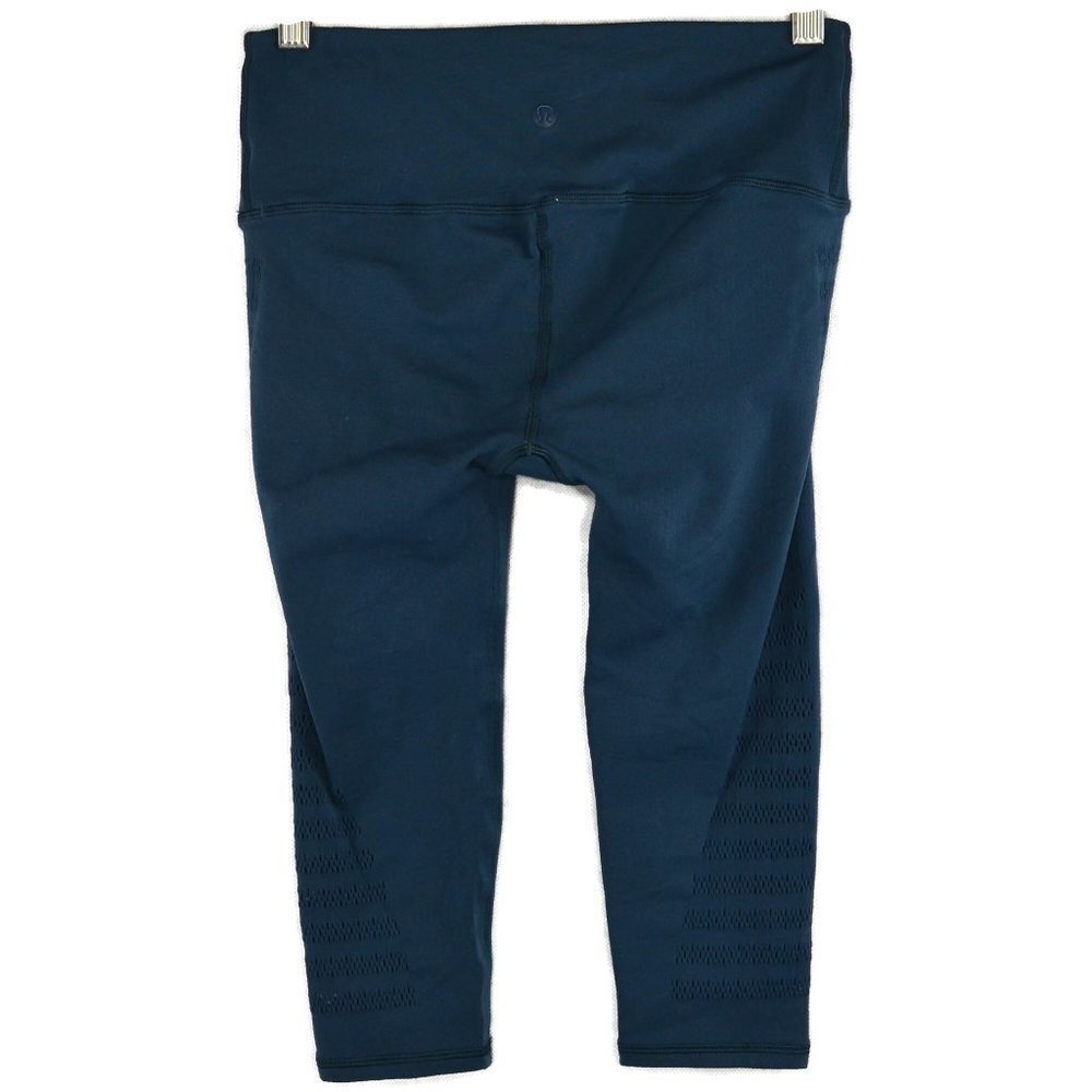 lululemon Reveal Crops *Stripes Size 6 in Submarine